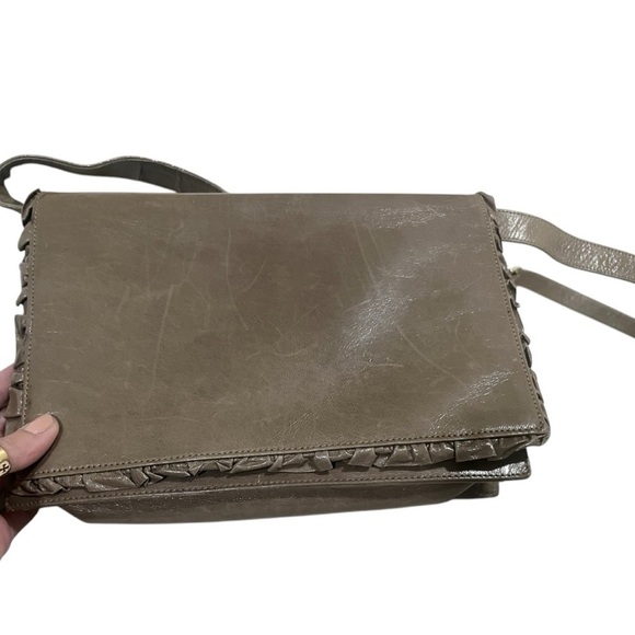 MARIO VALENTINO Made in Italy Vintage Taupe Leather Ruffle Purse - Picture 2 of 11